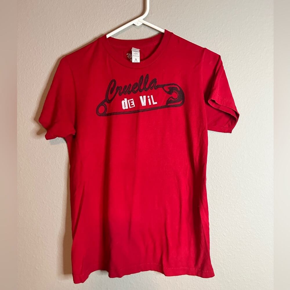 Disney Cruella De Vil Red T-Shirt Women’s Size Small